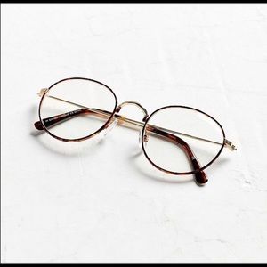 Urban Outfitters Kendall round readers